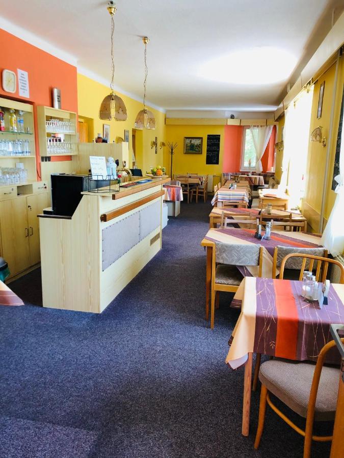 Restaurace A Penzion Maja Benecko Exterior photo